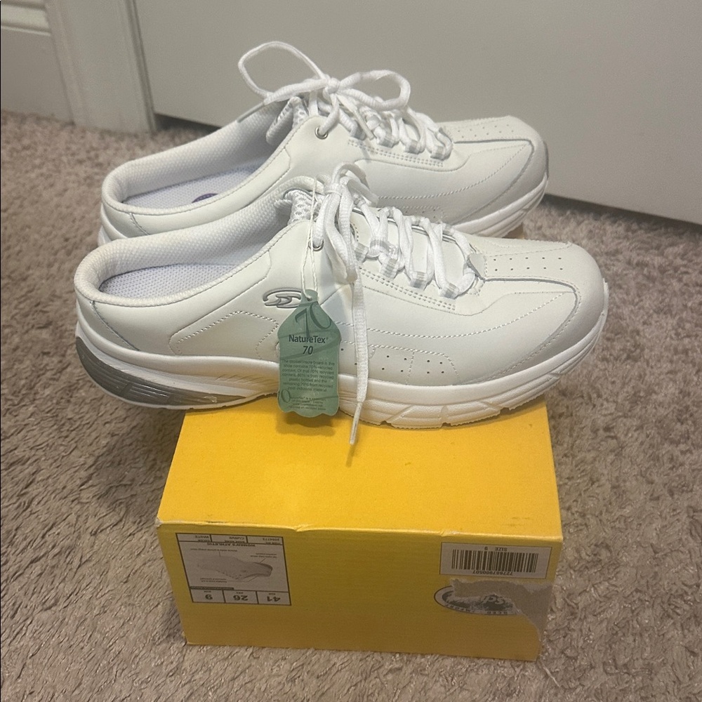 Dr. Scholl's White and Gray Sneakers